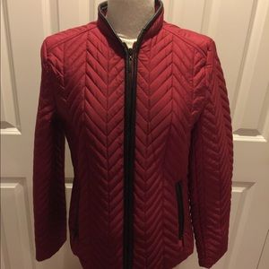 Light-weight quilted jacket with removable collar